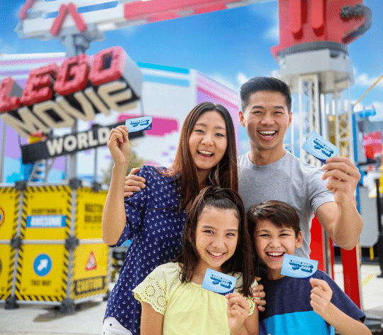 Family-at-Lego-World